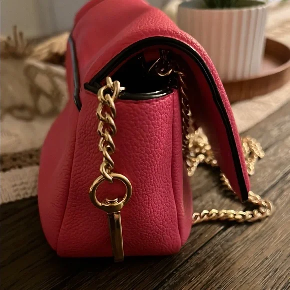 Stylish Red Chain Shoulder Bag - Picture 5 of 8